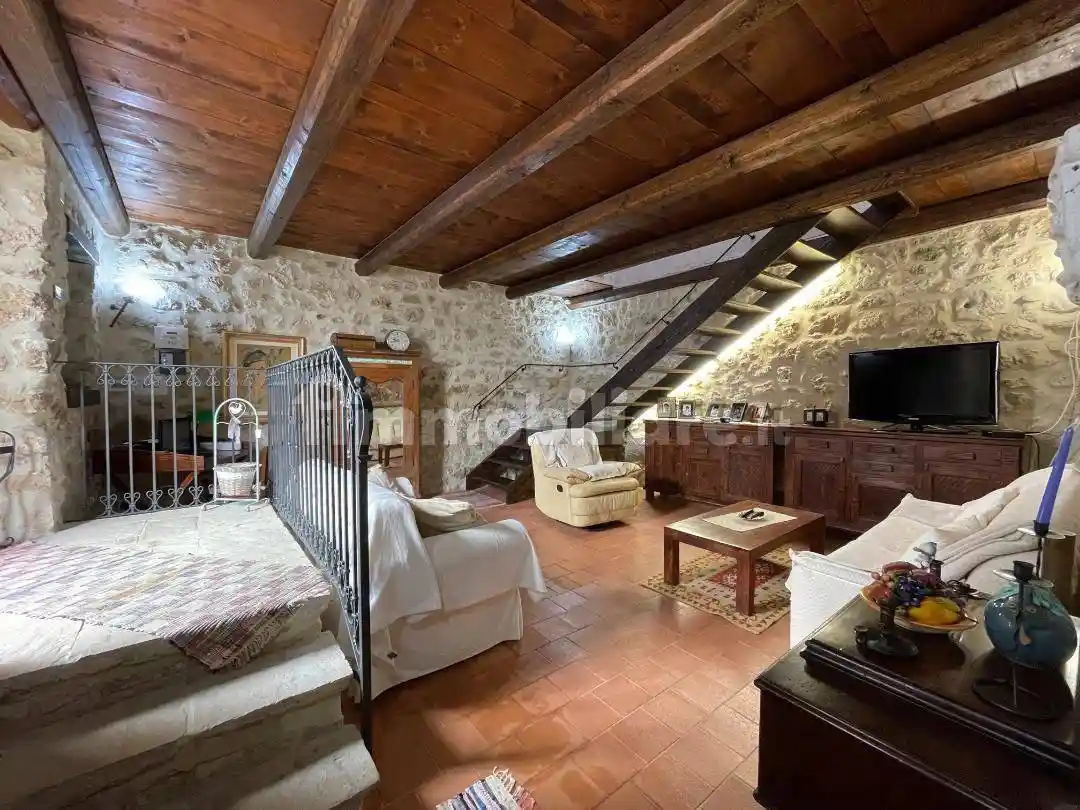 Casa indipendente in vendita a Ofena