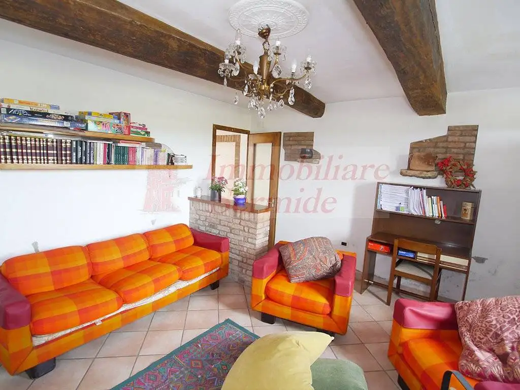 Villa plurifamiliare, buono stato, 142 m², Borgofranco Sul Po, Borgocarbonara - foto 2