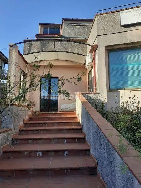 Palazzo - Edificio in vendita a Borgia