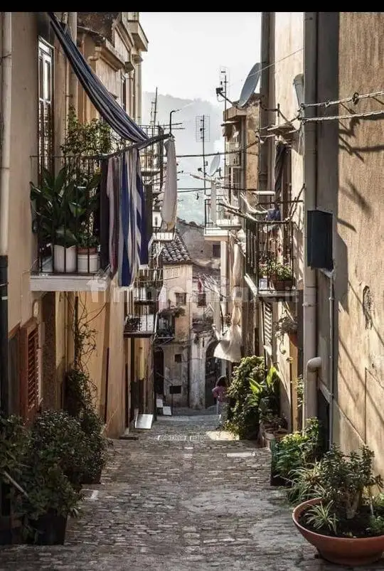 Casa indipendente in affitto a Castelbuono