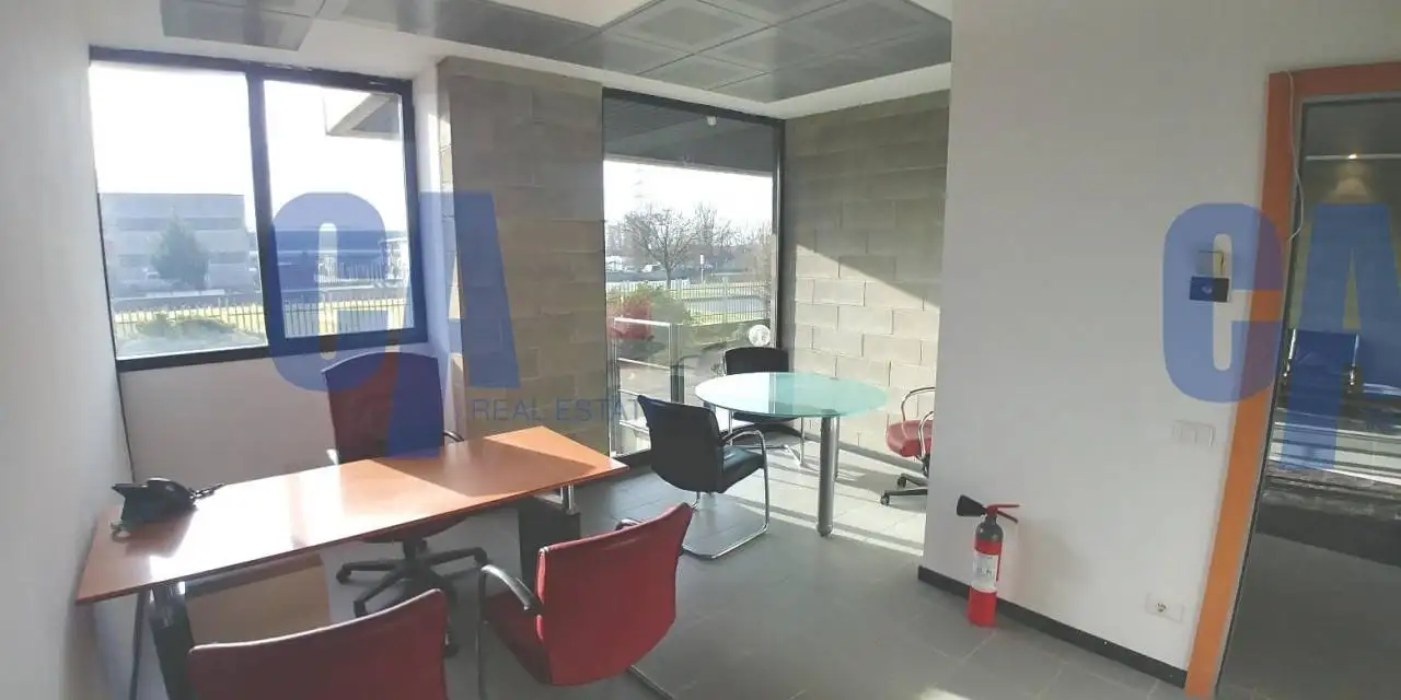 Palazzo - Edificio in Affitto - foto 4