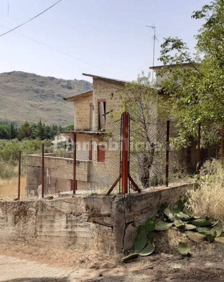 Villa in vendita a Santa Cristina Gela