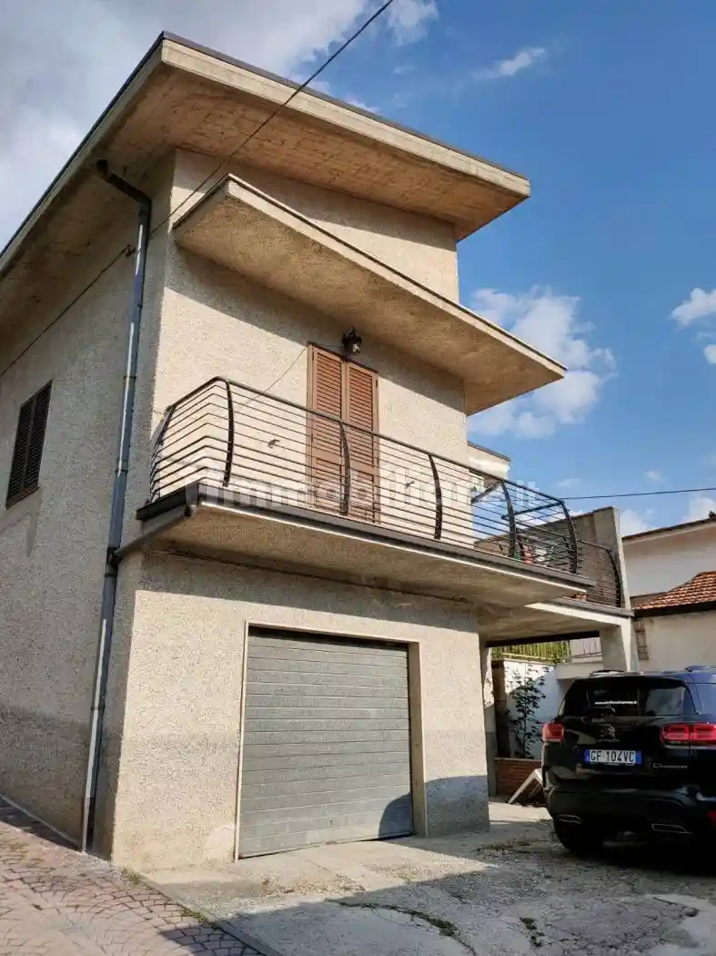 Terratetto unifamiliare via San Gabriele 92, Centro, Isola del Gran Sasso d'Italia - foto 2