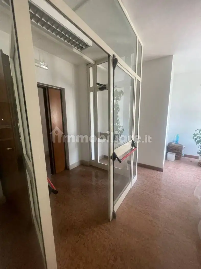 Palazzo - Edificio in Affitto - foto 3