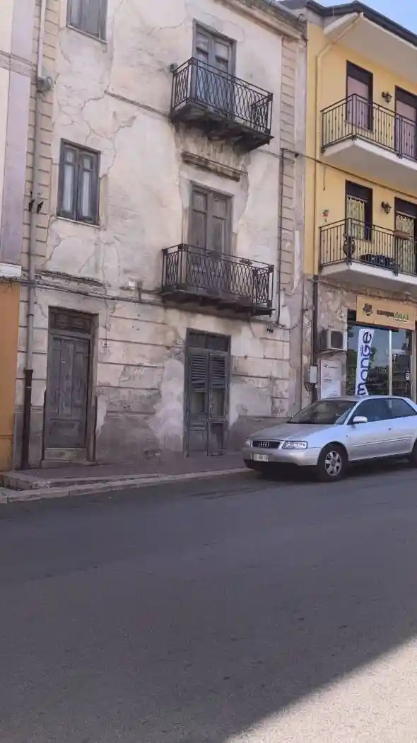 Palazzo - Edificio in vendita a Marineo