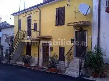 Palazzo - Edificio in vendita a Montorio Romano