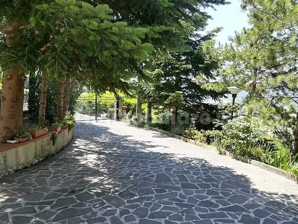 Casa indipendente in vendita a Fossato di Vico