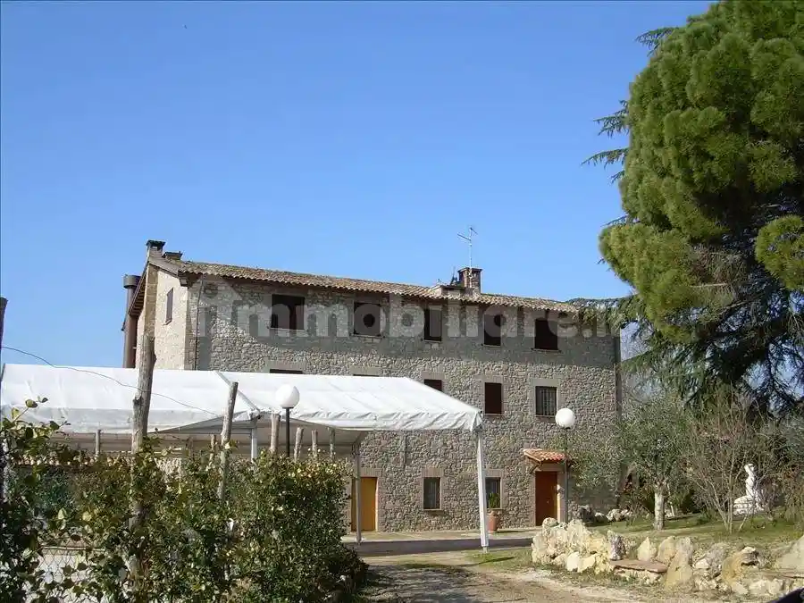 Rustico - Casale in vendita a Fabro