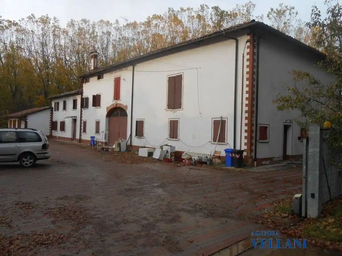 Rustico - Casale in vendita a Carpi