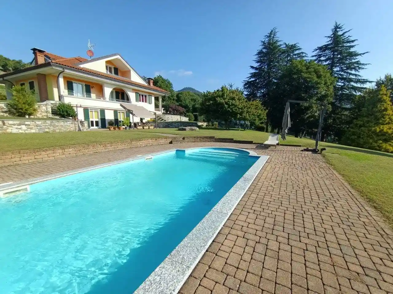 Villa in vendita a Arizzano