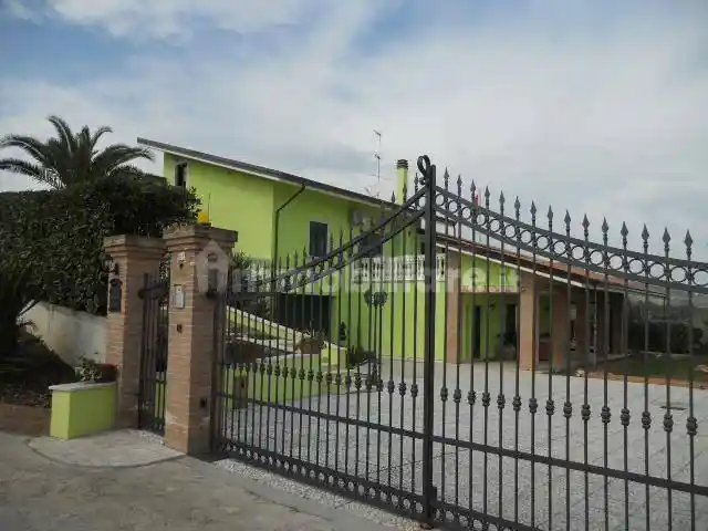 Villa unifamiliare via Castani, Colli, Semaforo, Martinsicuro - foto 4