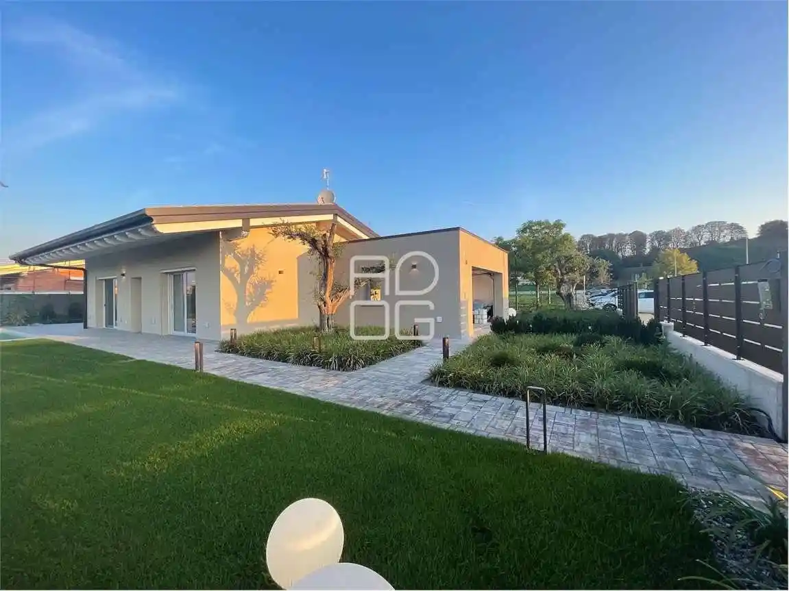 Villa in vendita a Lonato del Garda