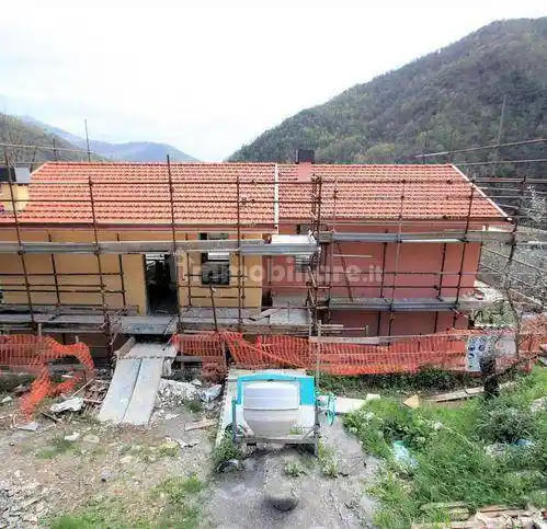 Villa in vendita a Avegno