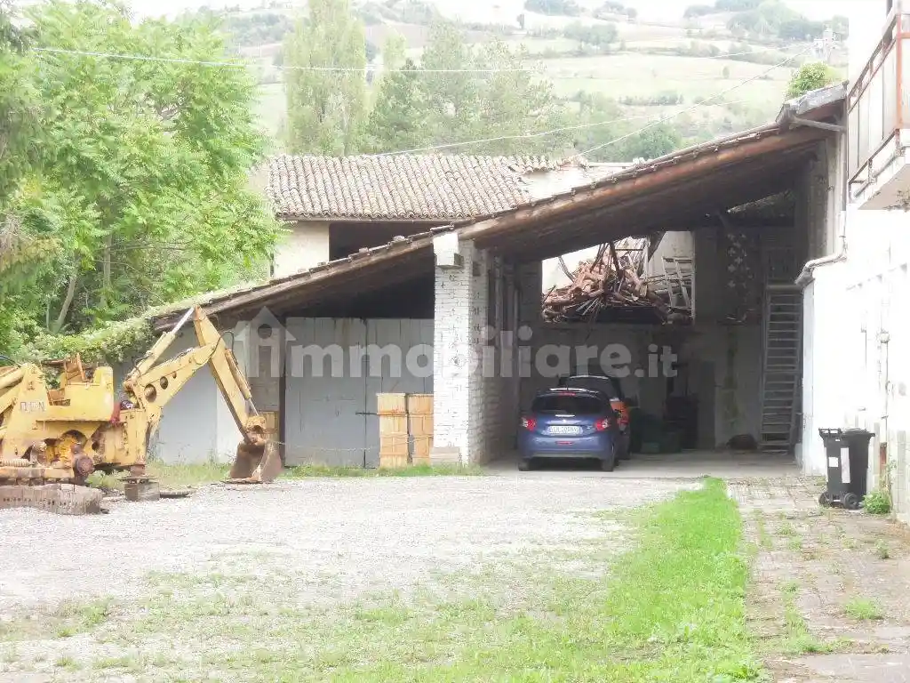 Palazzo - Edificio in vendita a Bettola