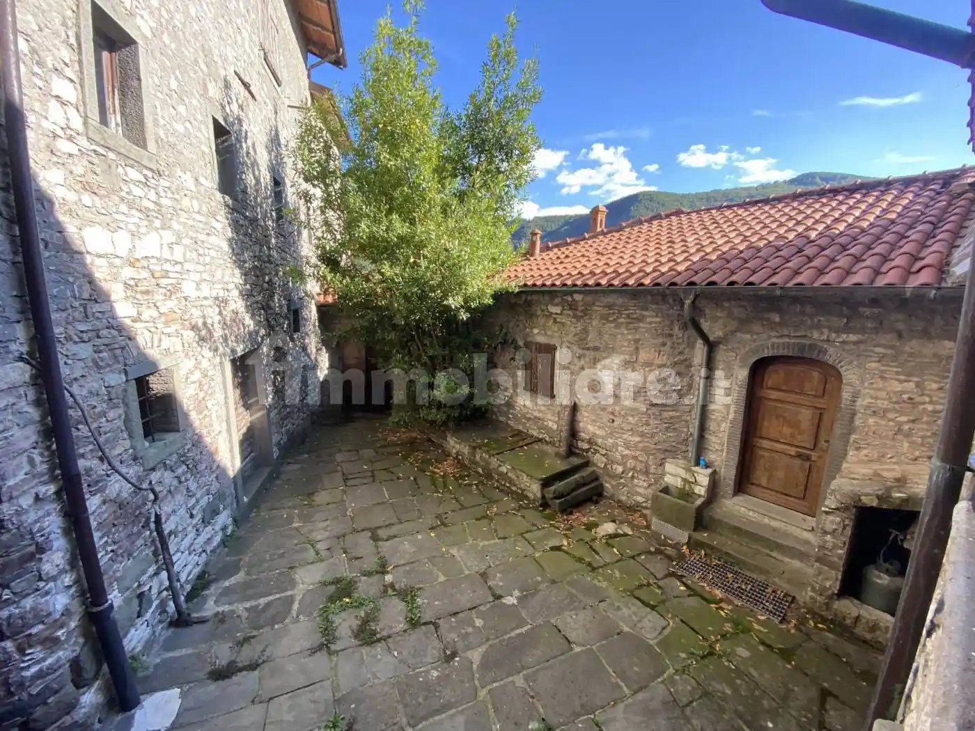 Rustico - Casale in vendita a Comano