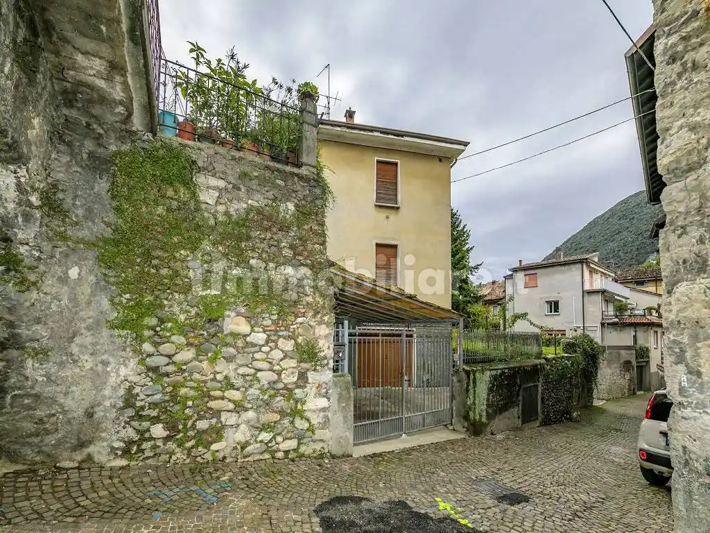 Villa in vendita a Albino