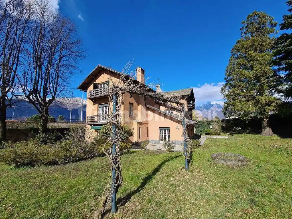 Villa in vendita a Colico