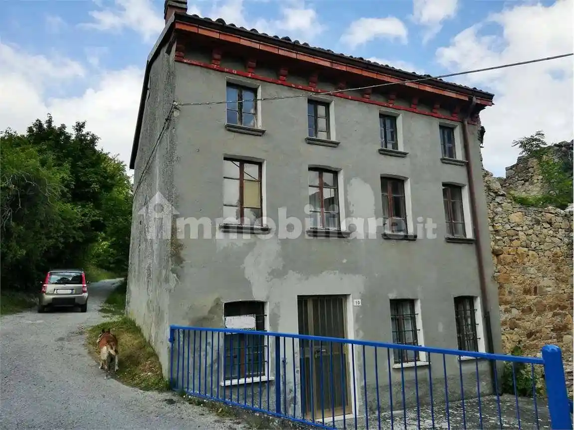 Rustico - Casale in vendita a Gropparello