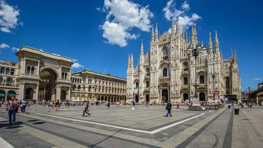 Building in vendita a Milan