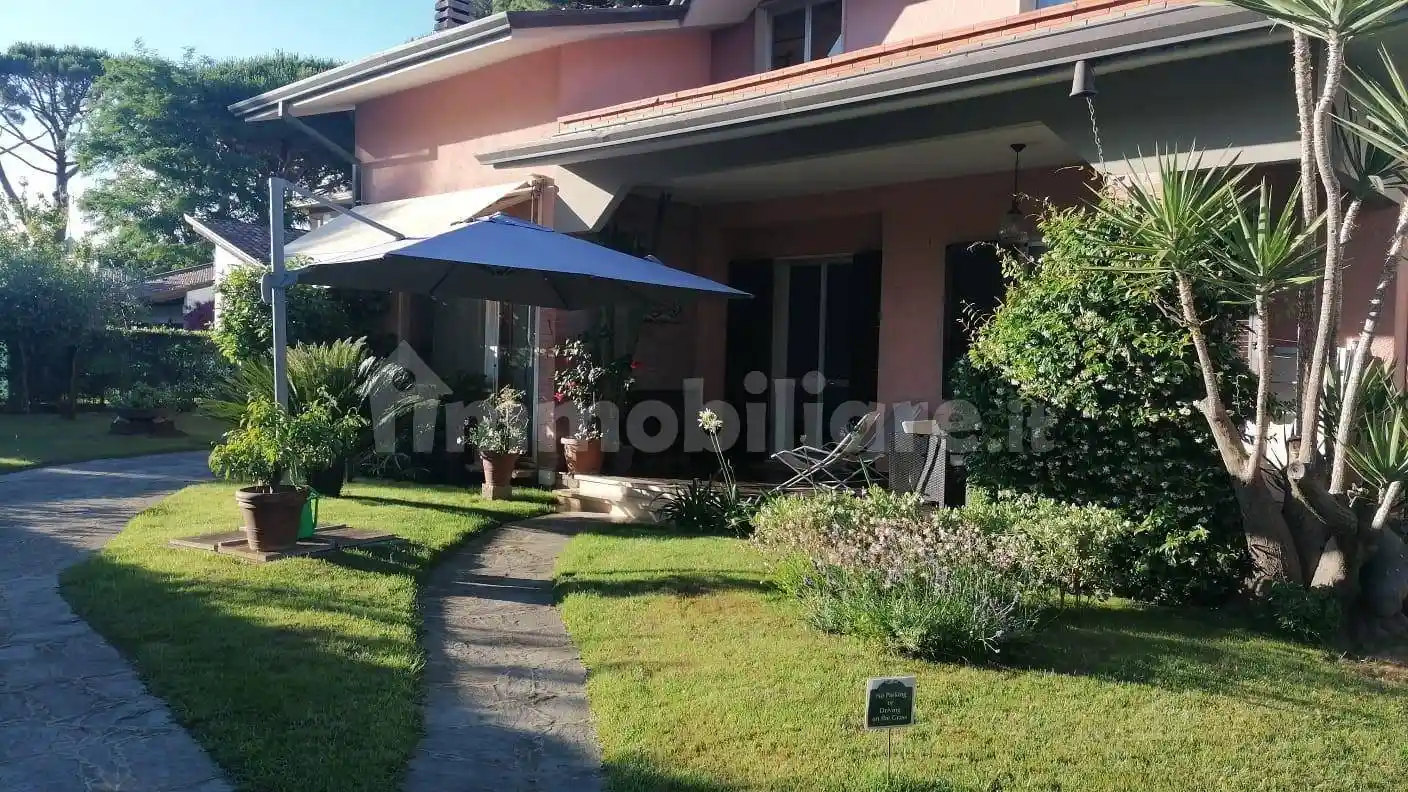 Villetta a schiera in affitto a Montignoso