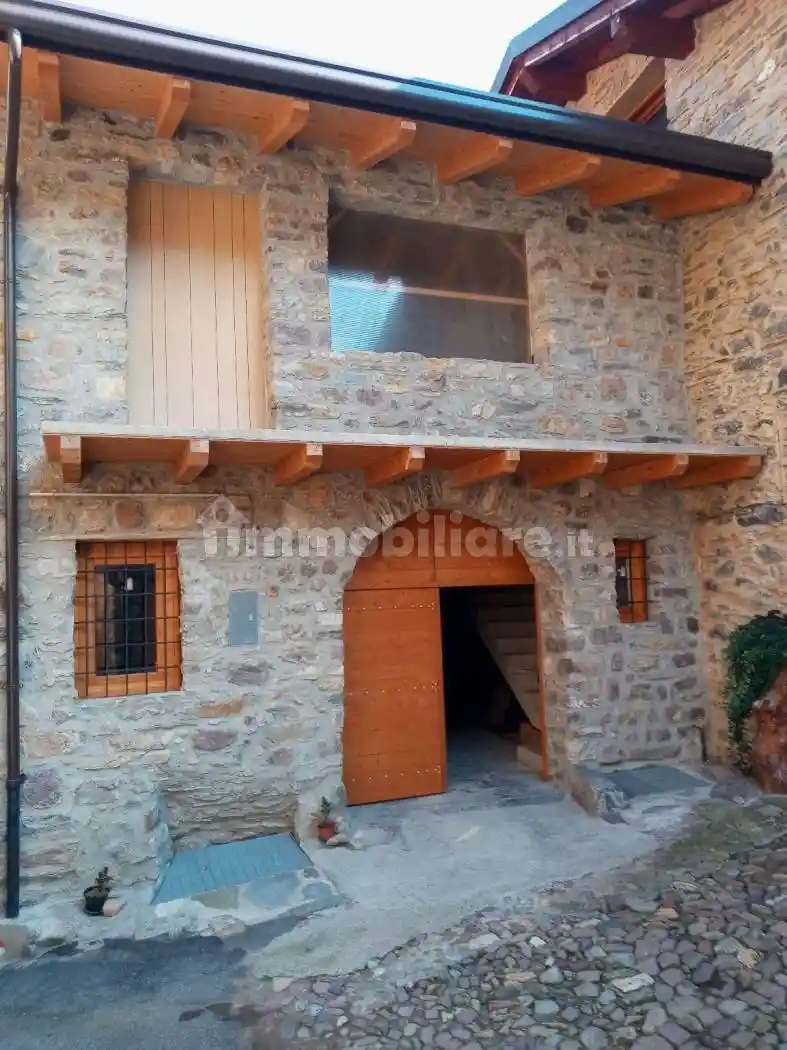 Palazzo - Edificio in vendita a Capo di Ponte