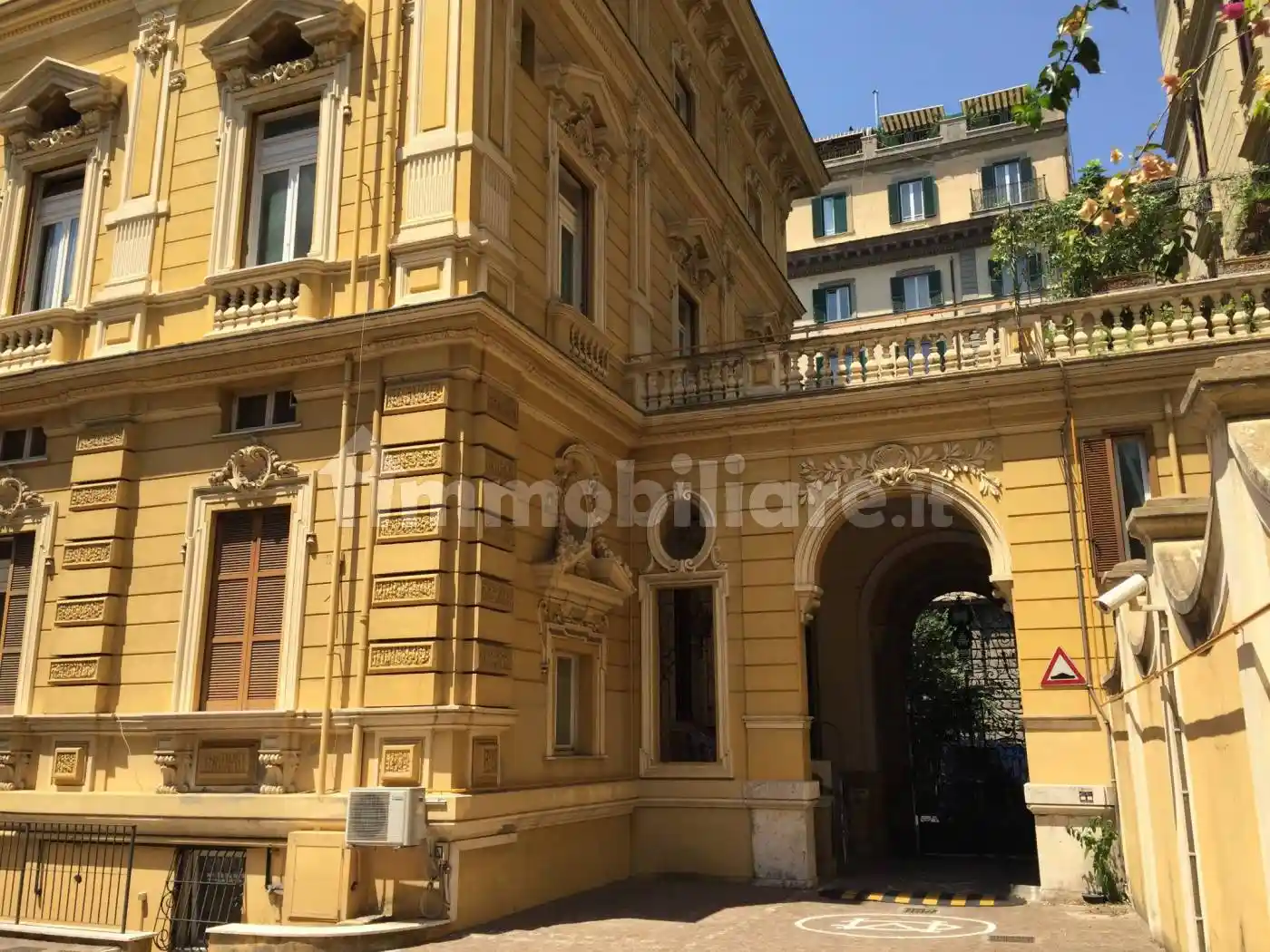 Palazzo - Edificio in vendita a Roma