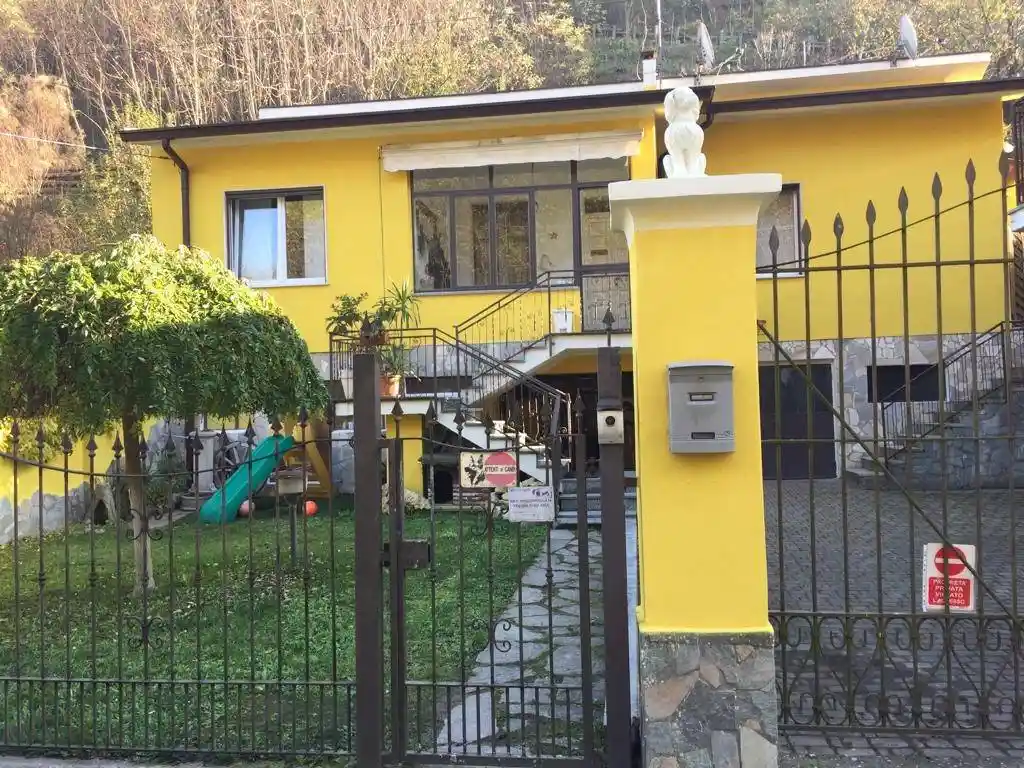 Villa in vendita a Broni