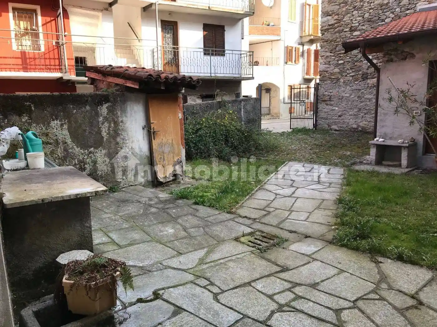 Casa indipendente in vendita a Cambiasca