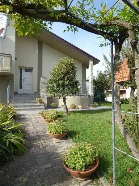 Villa in vendita a Alfonsine