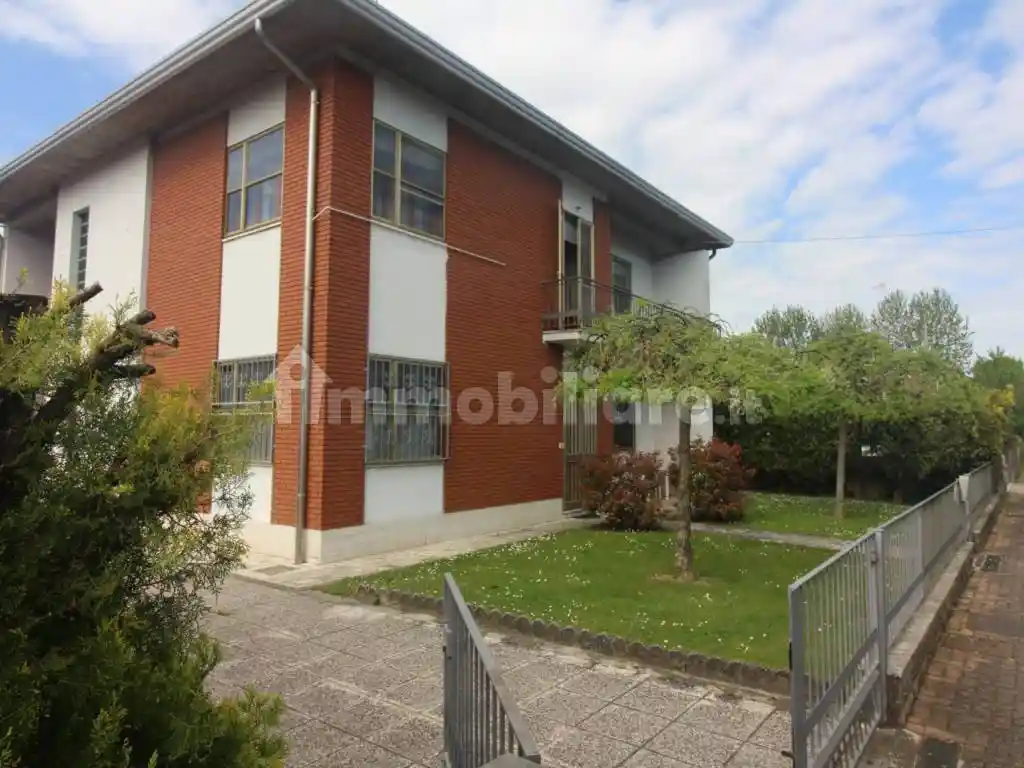 Villa in vendita a Conselice