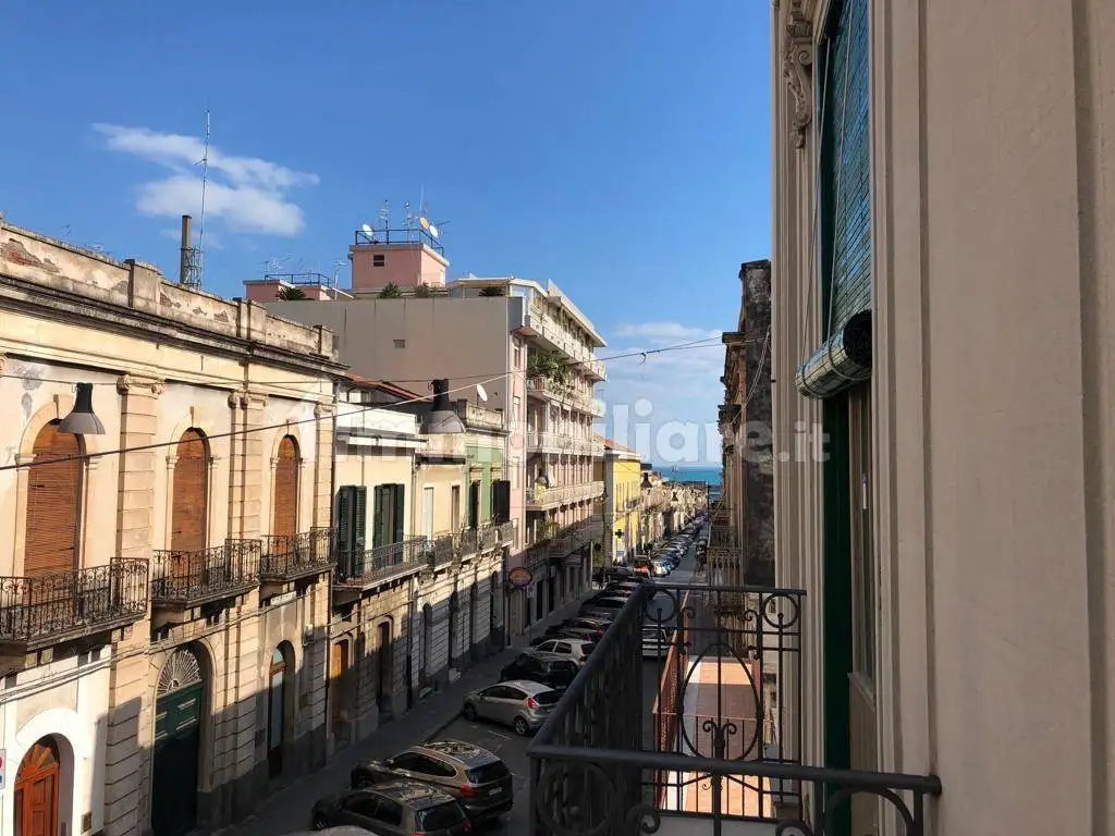 Appartamento in affitto a Riposto