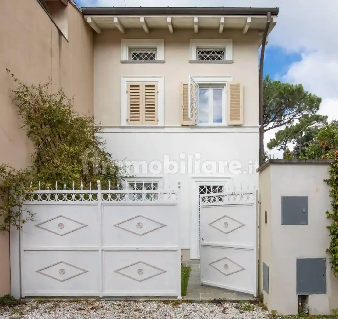 Casa indipendente in affitto a Forte dei Marmi