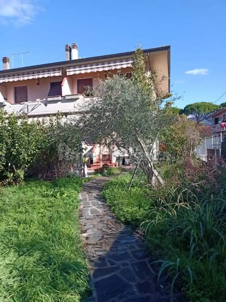 Villetta a schiera in vendita a Massa