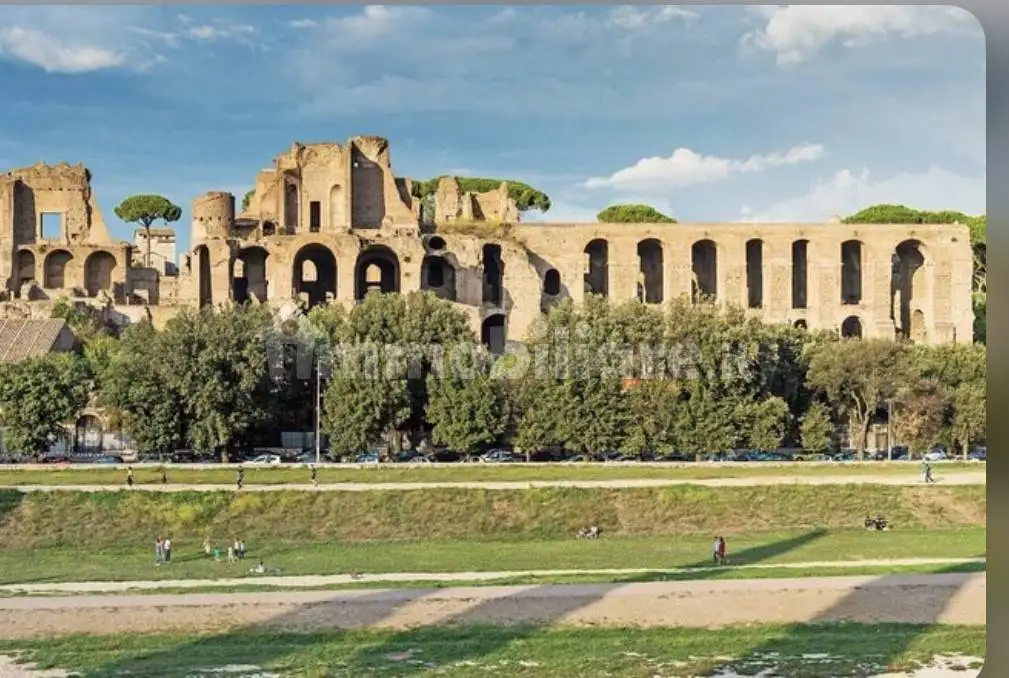 Palazzo - Edificio in vendita a Roma