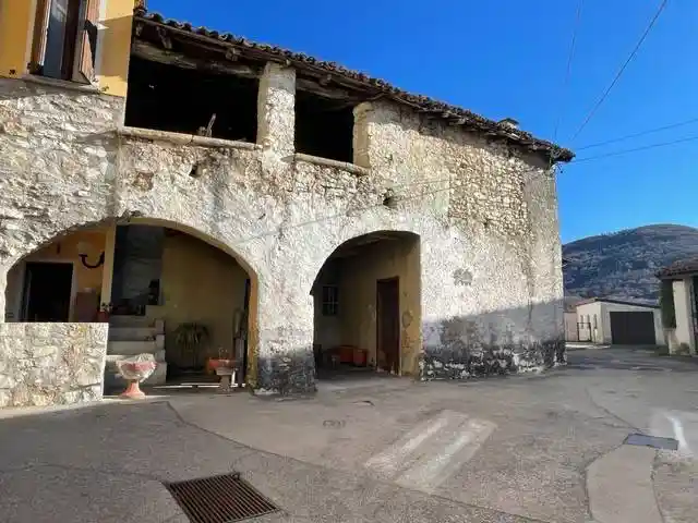 Rustico - Casale in vendita a Brione