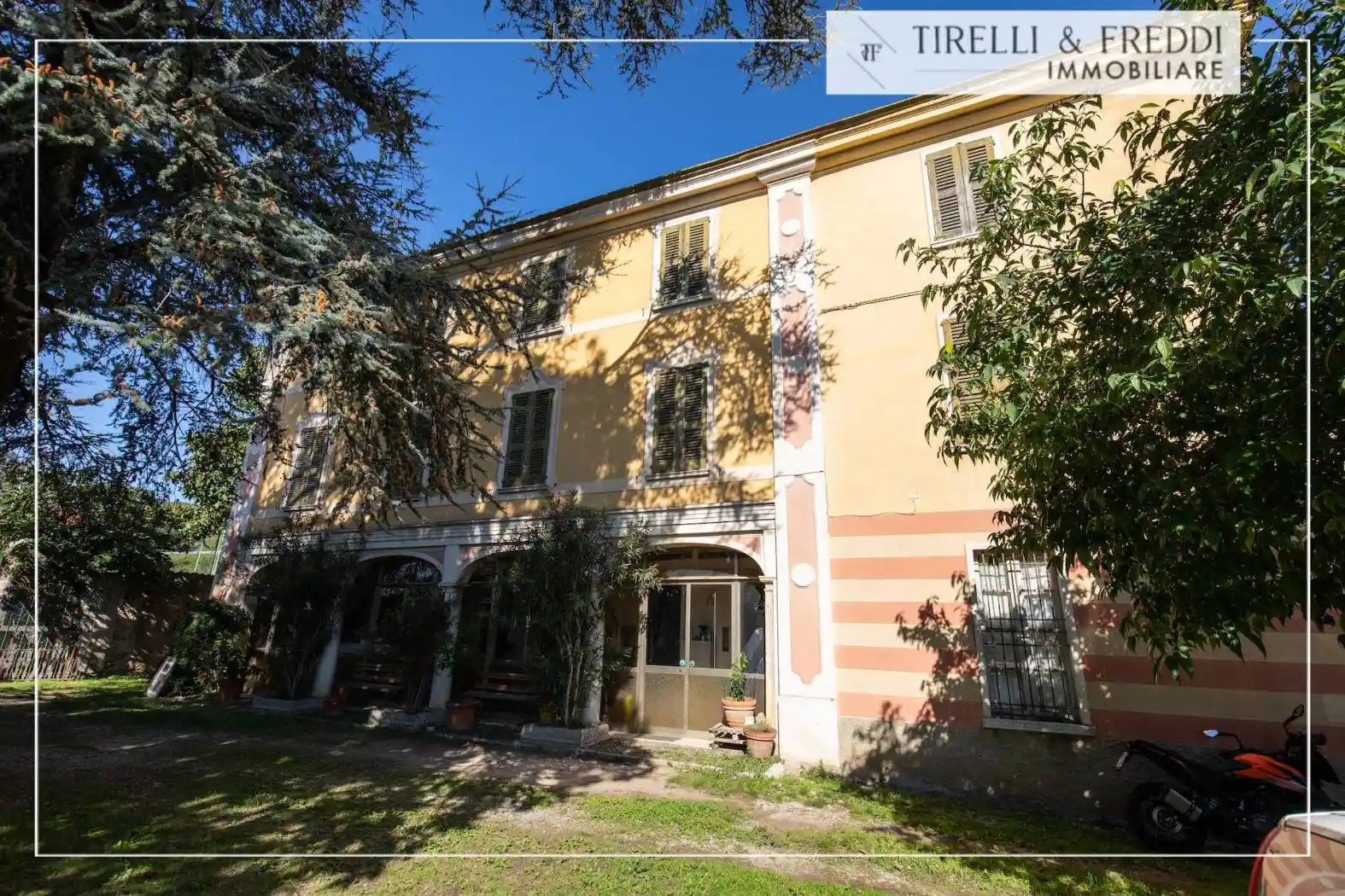 Palazzo - Edificio in vendita a Gussago