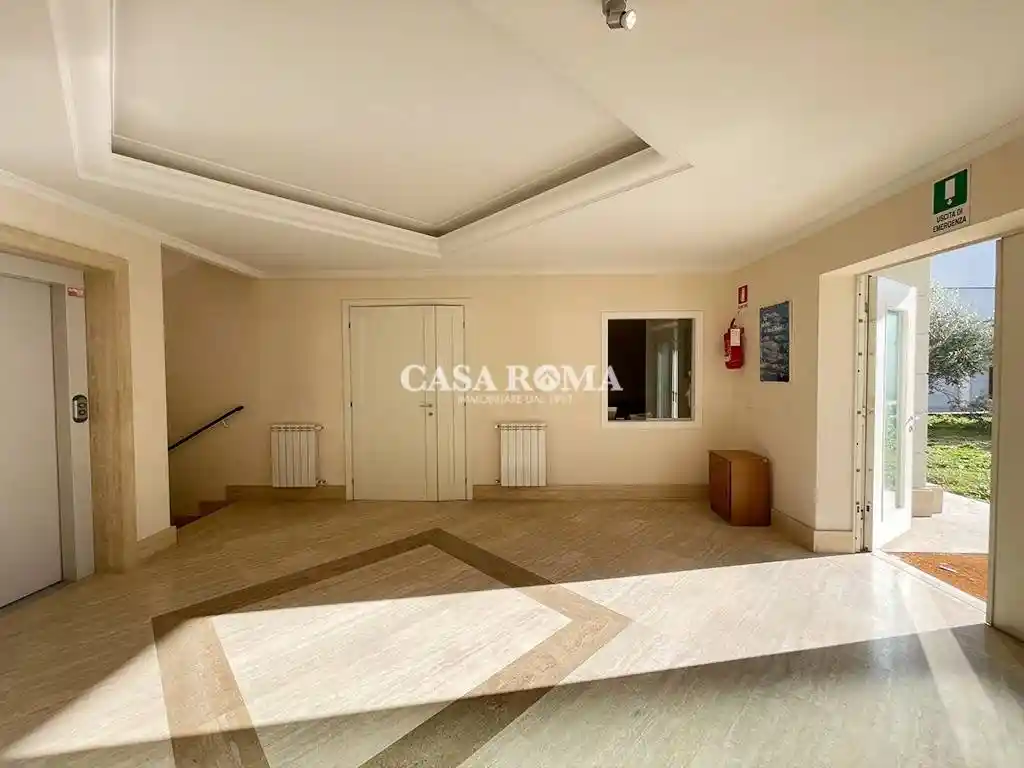 Palazzo - Edificio in vendita a Roma