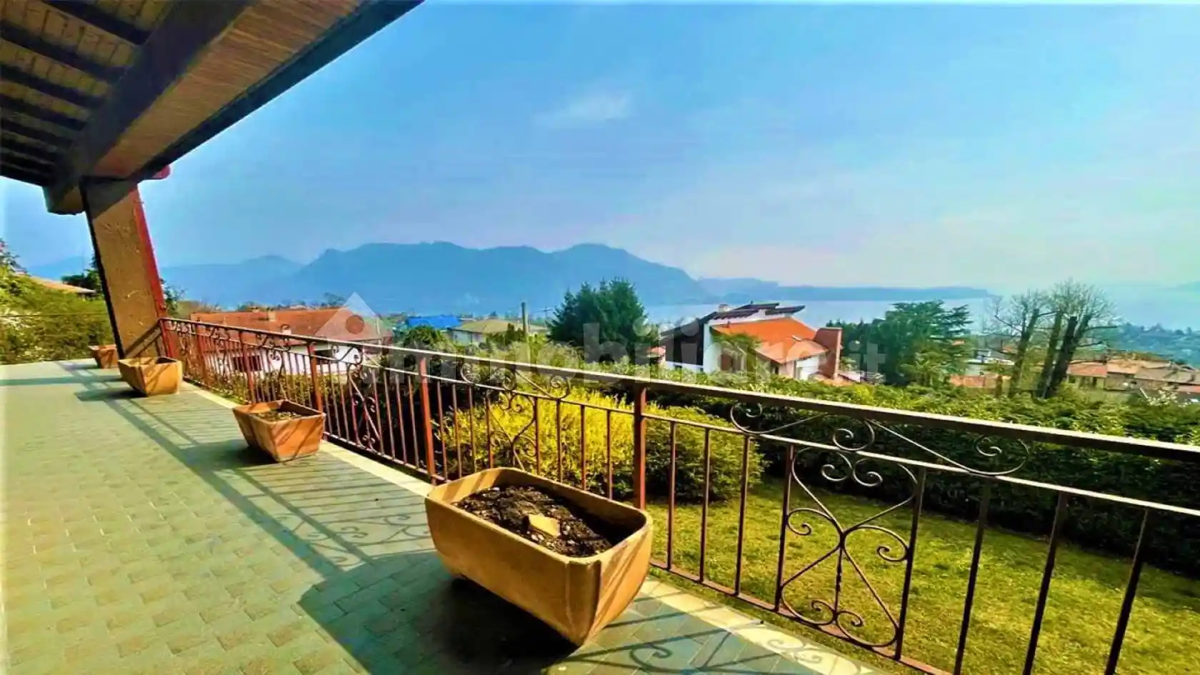 Villa in vendita a Arizzano