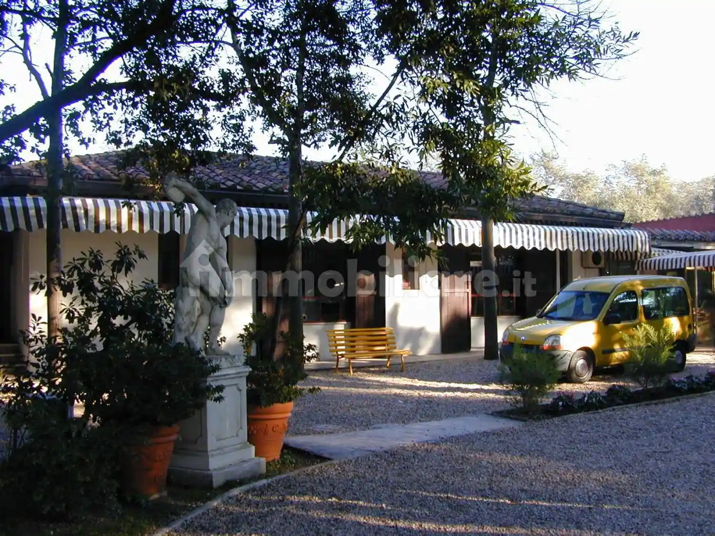 Palazzo - Edificio in Affitto - foto 2