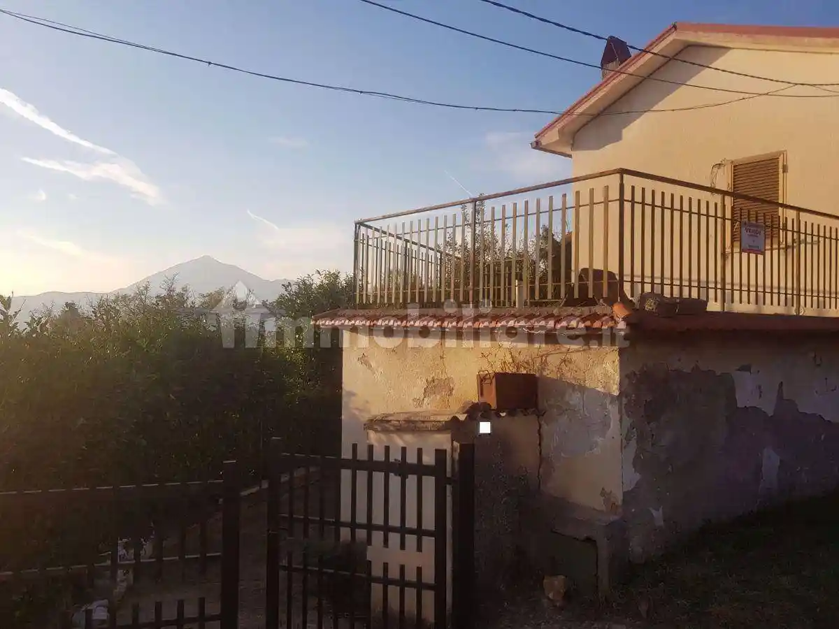 Villa in vendita a Cervaro