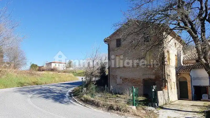 Rustico - Casale in vendita a San Severino Marche