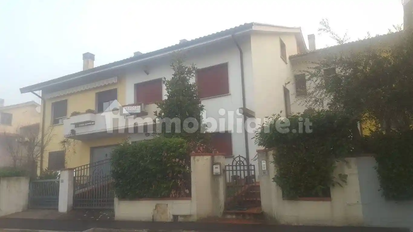 Villetta a schiera in vendita a Montemurlo