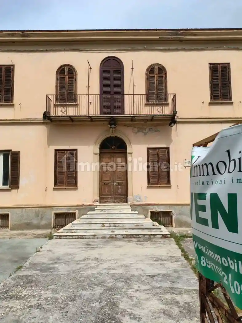 Palazzo - Edificio in vendita a Spinoso