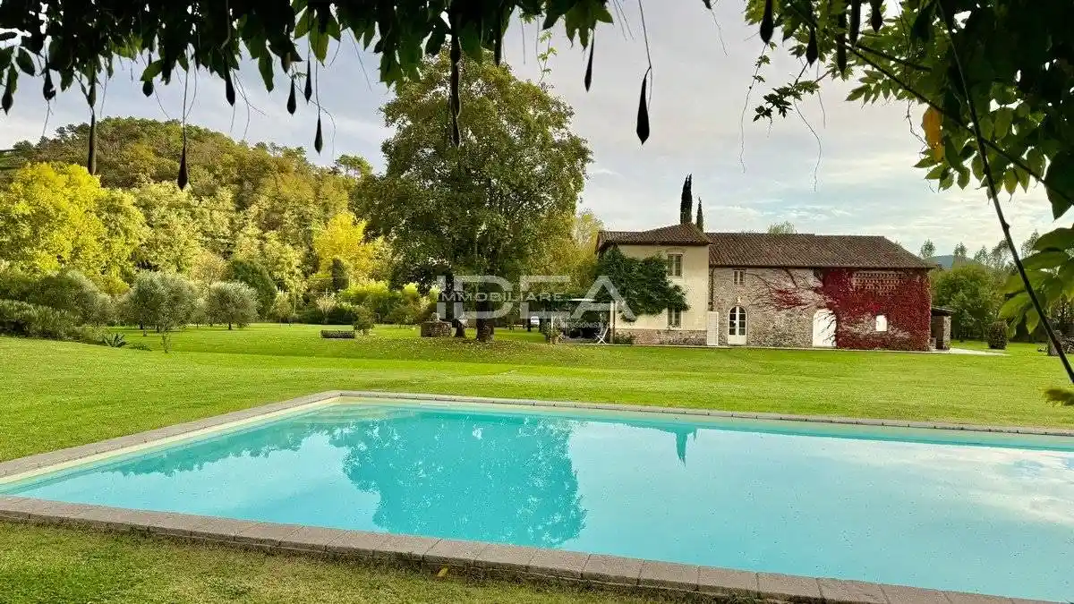 Rustico - Casale in vendita a Lucca