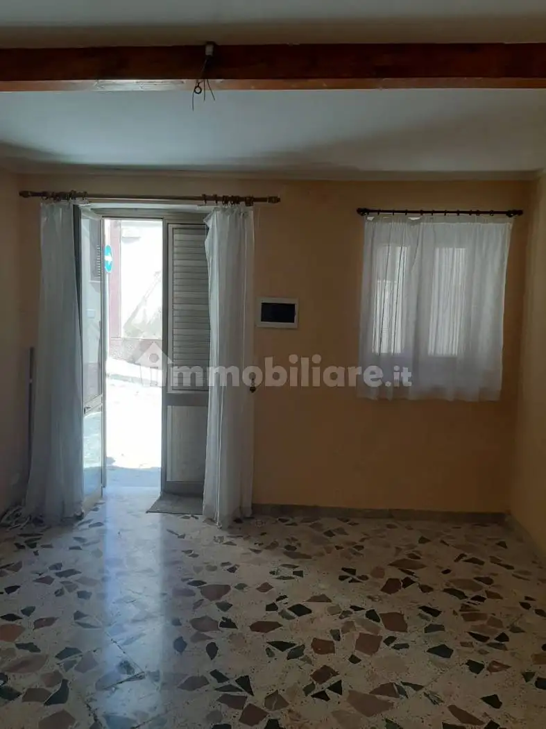 Palazzo - Edificio in vendita a Sciara