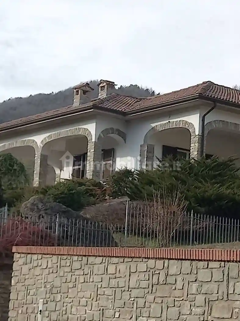 Villa in vendita a Gorzegno