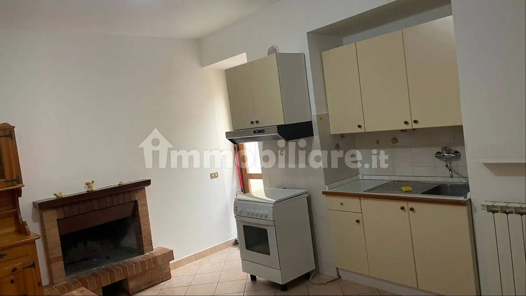 Quadrilocale via Fiorenzuola 6, Centro, Caldarola - foto 4