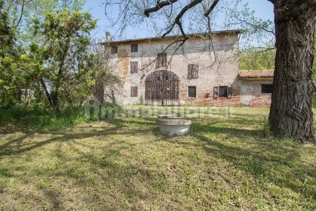 Rustico - Casale in vendita a Carpi