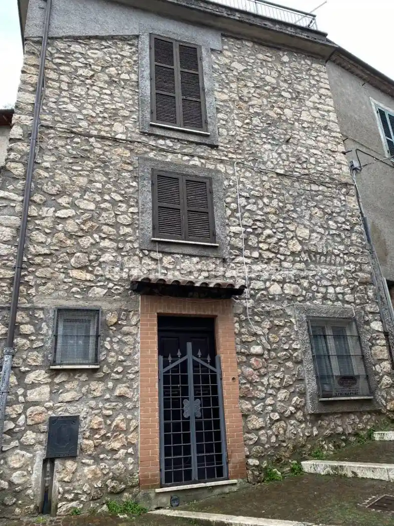 Trilocale via Vittorio Emanuele 88, Centro, Vico nel Lazio - foto 3