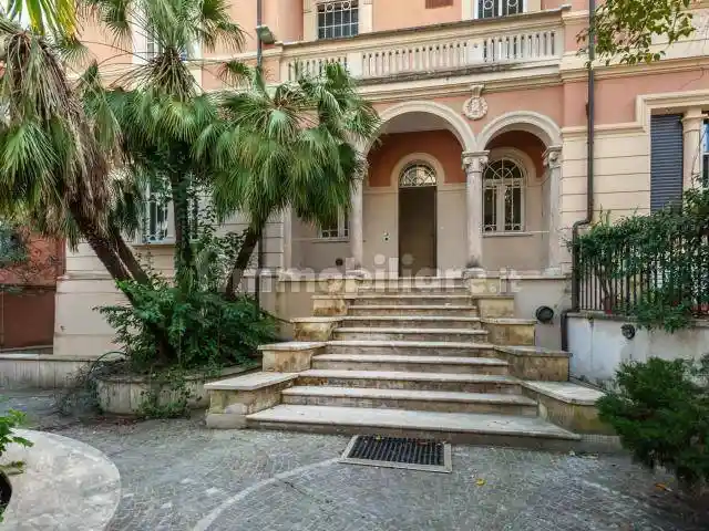 Palazzo - Edificio in vendita a Roma